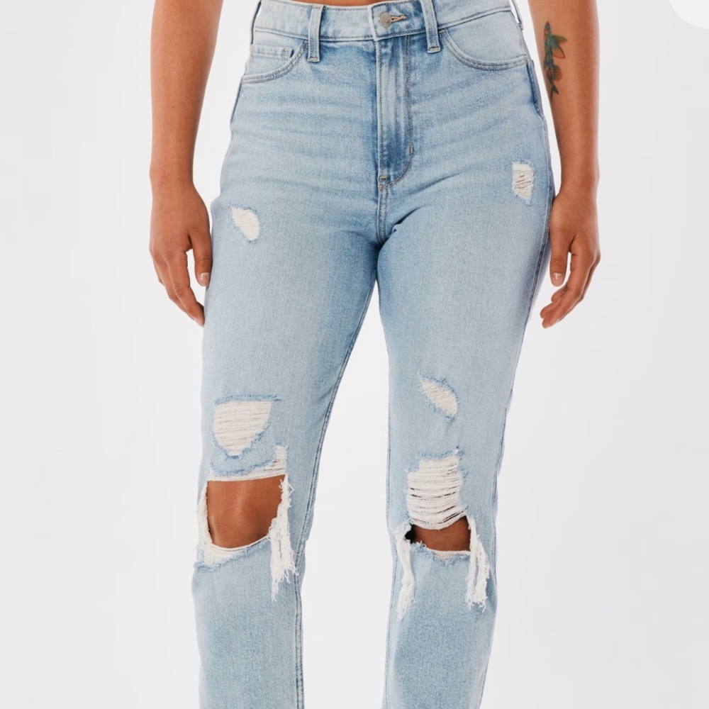 Hollister High-Rise Light Wash Mom Jeans